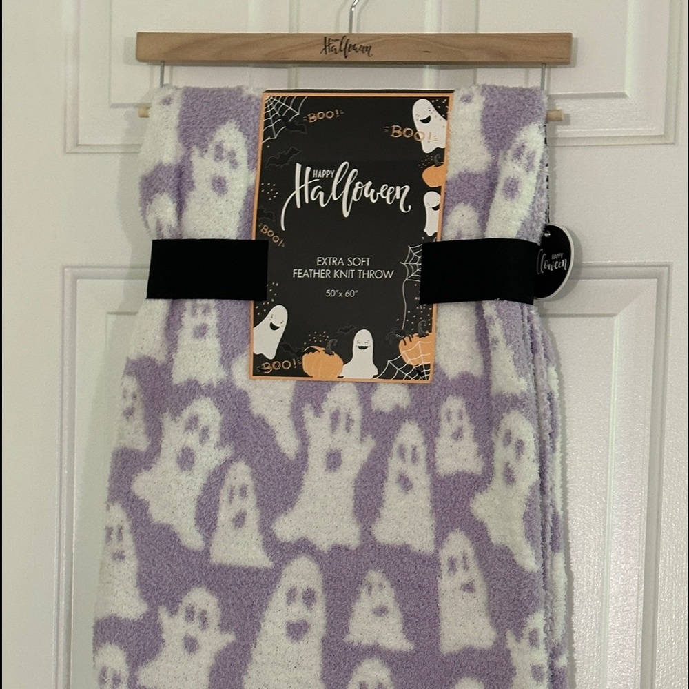 Artisan 34 Pastel Purple Ghost Blanket